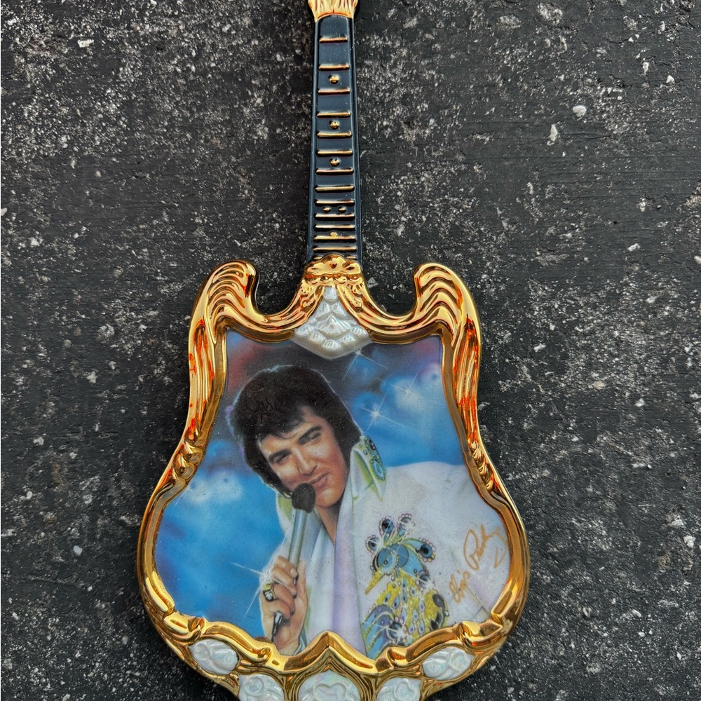 Elvis Presley Guitar Shape Ceramic Plate "1974 The Vegas Legend" Ltd.
